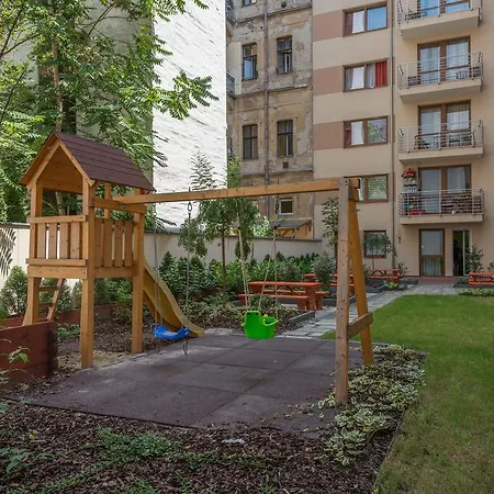Ξενοδοχείο με διαμερίσματα Corvin Plaza &