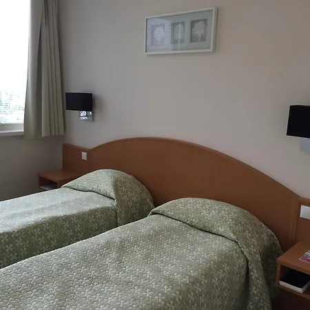 Otel Ceu Konferencia Koezpont 3*
