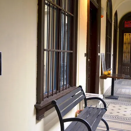 Hostel California