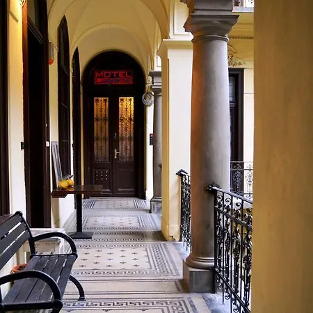 California Hostel