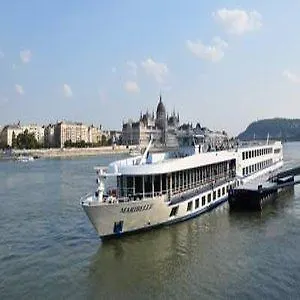 Onriver Hotels - Ms Cezanne