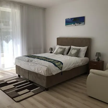 Corvin Rose Apartment *