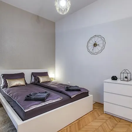 Brighthome Castle District Apartment *