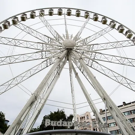 Ariel Close To St. Stephen Basilica דירה *