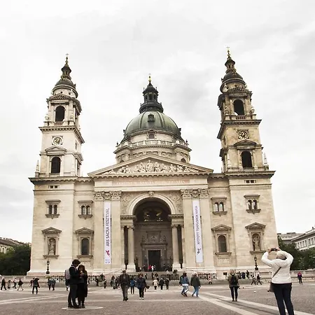 Ariel Close To St. Stephen Basilica Budapešť