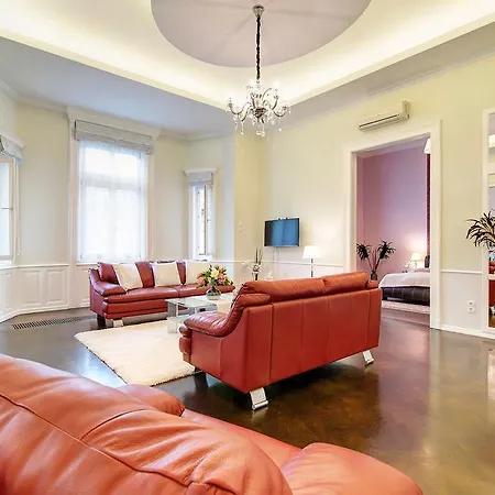 Sweet Dreams At Chain Bridge Apartament