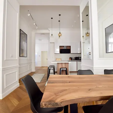 Apartment Luxury Apartment By Hi5 - Bazilika Suite Budapest