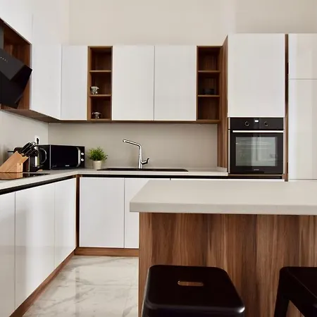 Apartment Luxury Apartment By Hi5 - Bazilika Suite