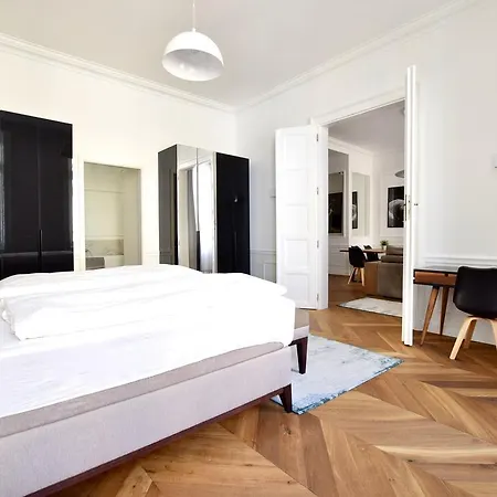Apartment Luxury Apartment By Hi5 - Bazilika Suite *