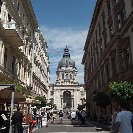 Ariel Close To St. Stephen Basilica דירה
