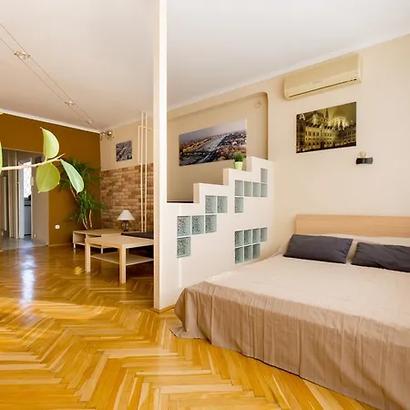 East Station - Baross 1 & 2 * Budapeste