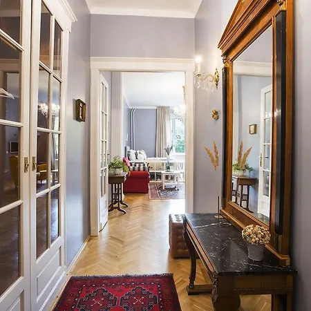 Engel Apartment *