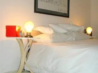 Six Hotel 2*