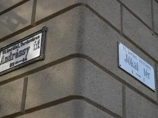 Hotel Six
