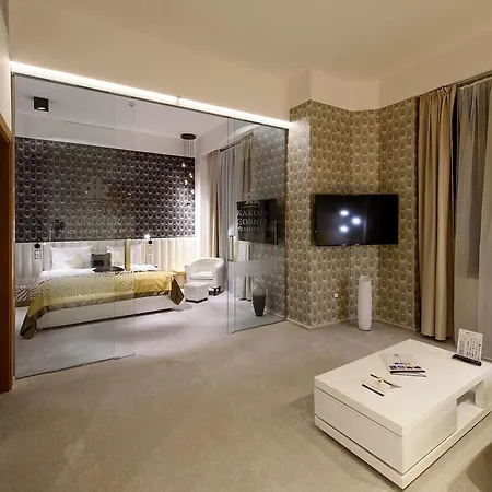 Karoly Corner Residences Apartman
