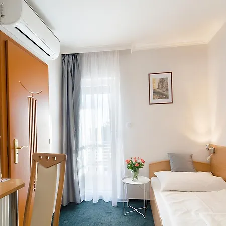 Alfred Panzio Bed & Breakfast 3*