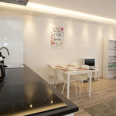 Ilona 2 Bedrooms In The Center