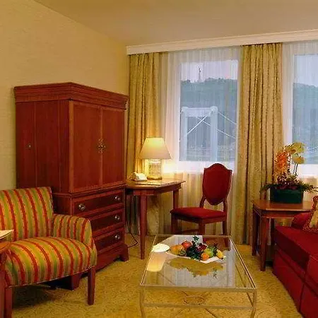 Millennium Court, - Marriott Executive 4*
