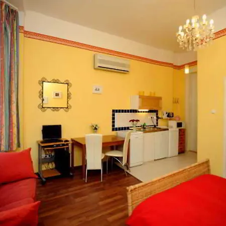 Club & Hotel *