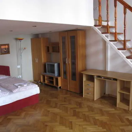 Jimi Hendrix Hotel 2*