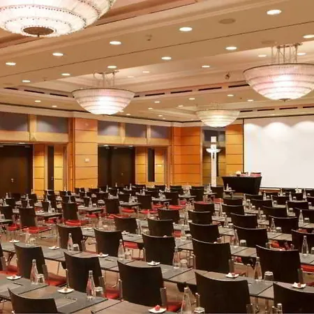 Sofitel Chain Bridge מלון 5*