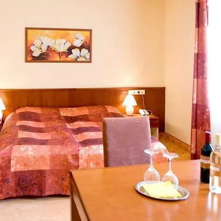 City-hotel Apartmanhotel 4*