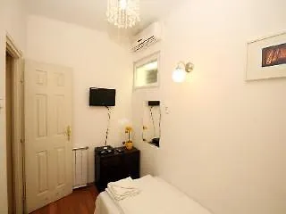 Club & Apartment *