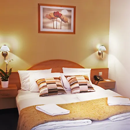 Hotel East 4*