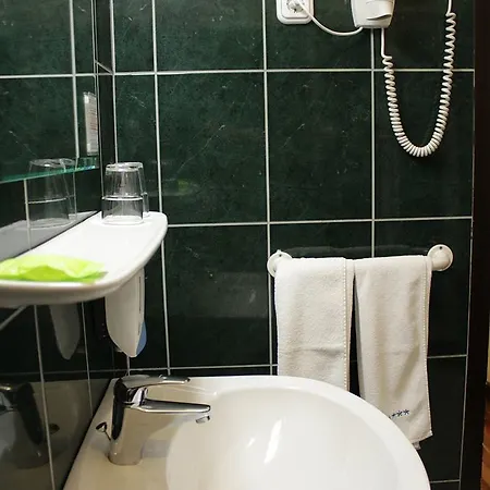 Metro Hotel