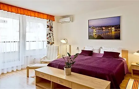 Corvin Lux Apartmanhotel 4*