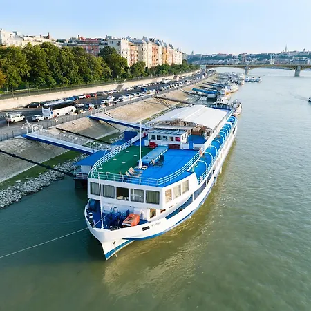 Fortuna Boat Botel