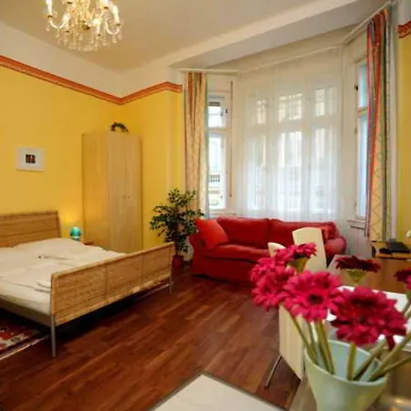 Apartment Club & Budapest