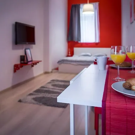 White Boat Apartment *