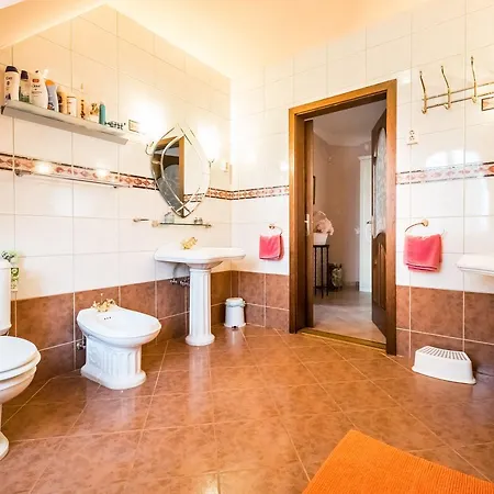 Kertvarosi Csaladi Haz Villa