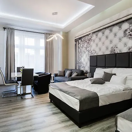 A Golden Star Modern Luxury And Appartamento Budapest
