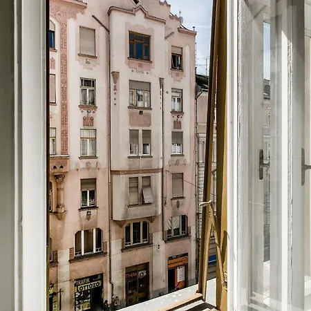 Wesselenyi 18 * Budapest
