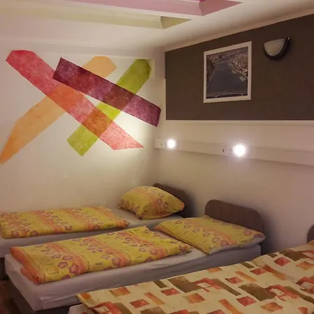 Hostal Opera