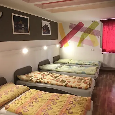 Hostal Opera