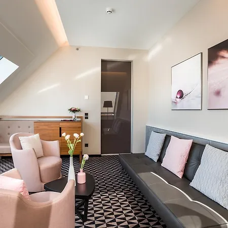 Hotel Moments By Continental Group 4*