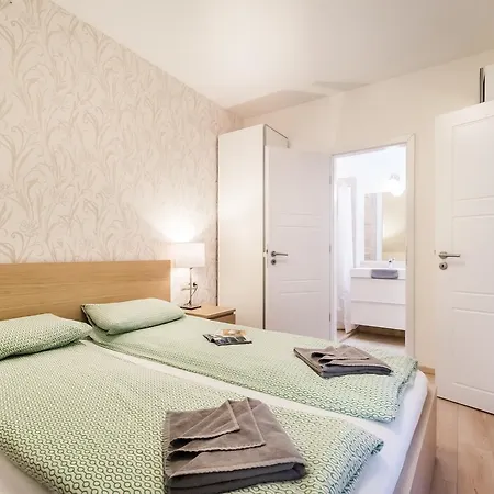 The Lion's Loft - 4br & 3ba - Terrace - Ac * Budapest