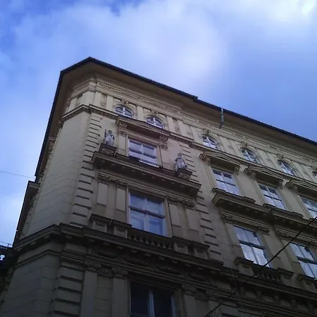 Old Monarchia Szálloda