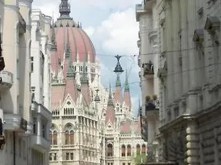 Akademia Budapest