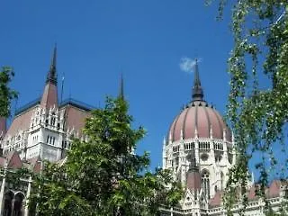 Akademia * Budapest
