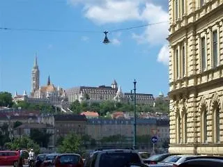Akademia Budapest