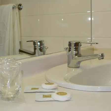 Otel Ceu Konferencia Koezpont 3*
