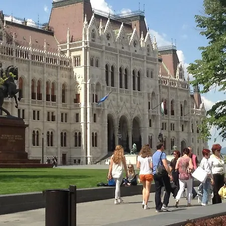 Jazzy Vibes Parliament And Ensuites Budapest