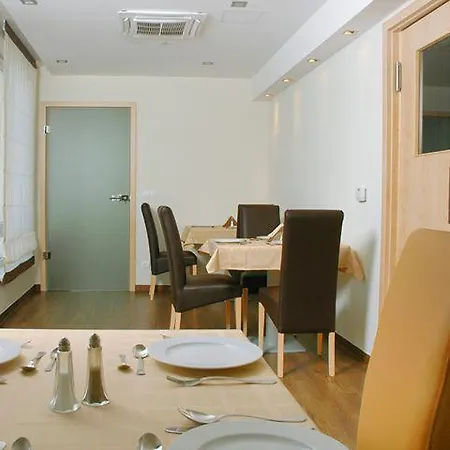 Promenade City Hotel