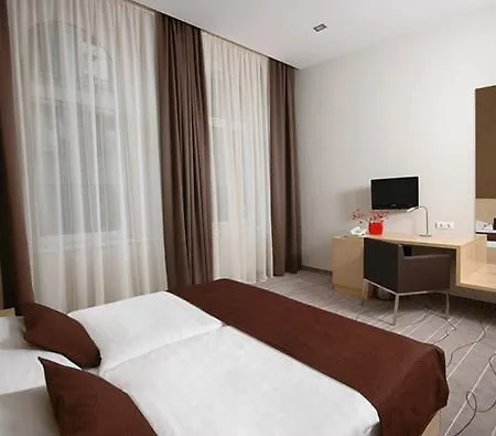 Promenade Hotel 3*