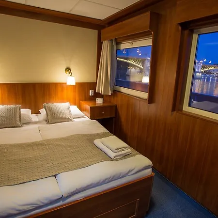 Botel Grand Jules - Boat