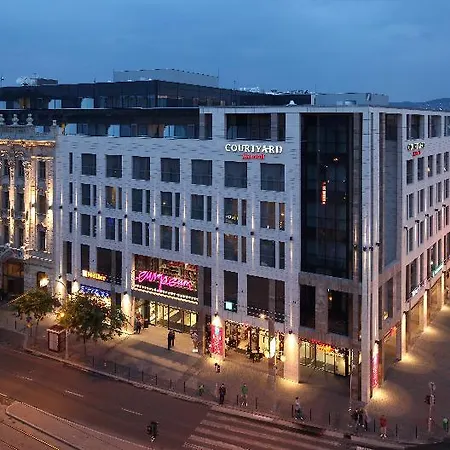 Courtyard By Marriott Center Hotel 4*